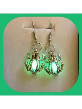 New Absolutely Adorable Whimsical Solar Luminous Frog Earrings ~ Green